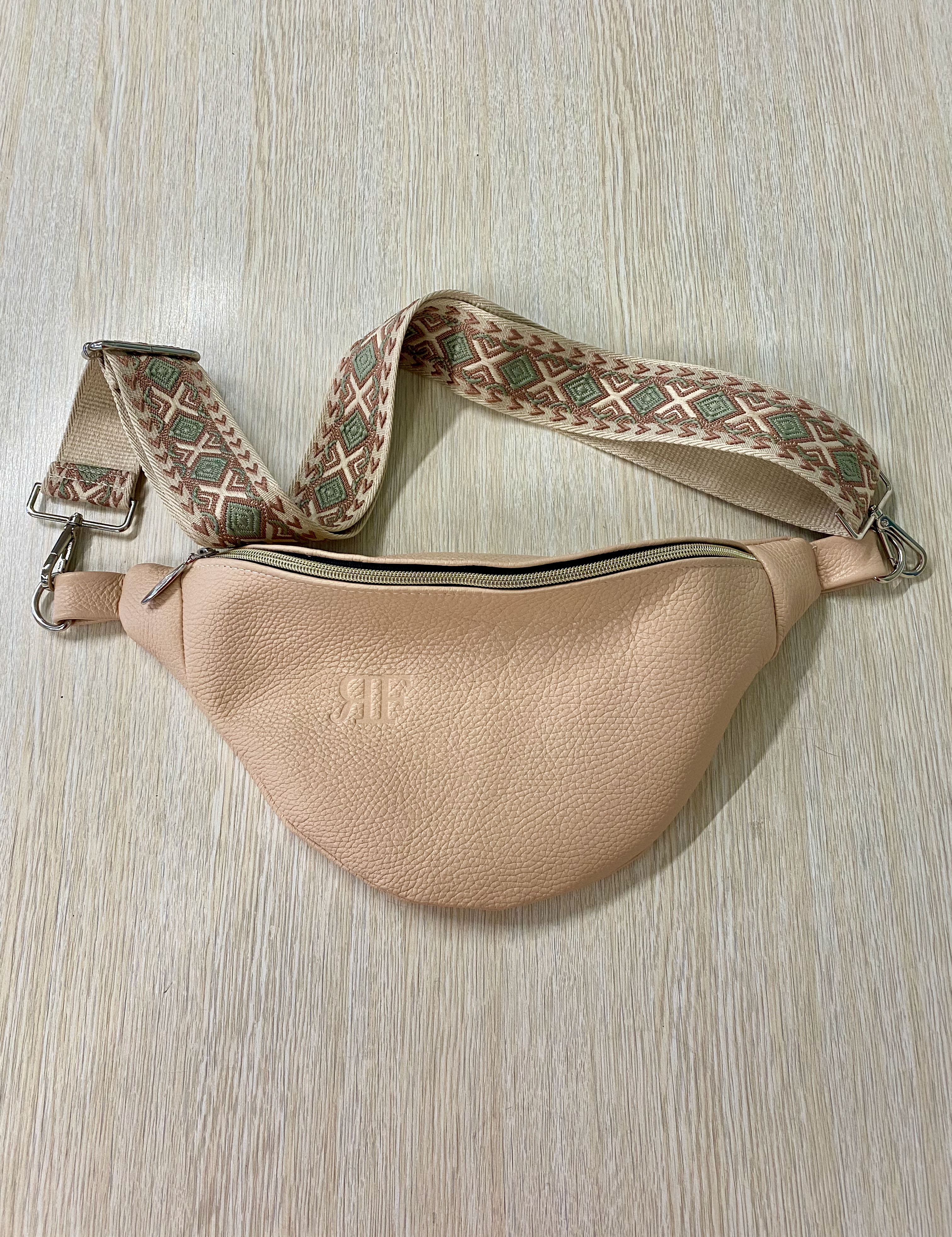 kidney bag beige