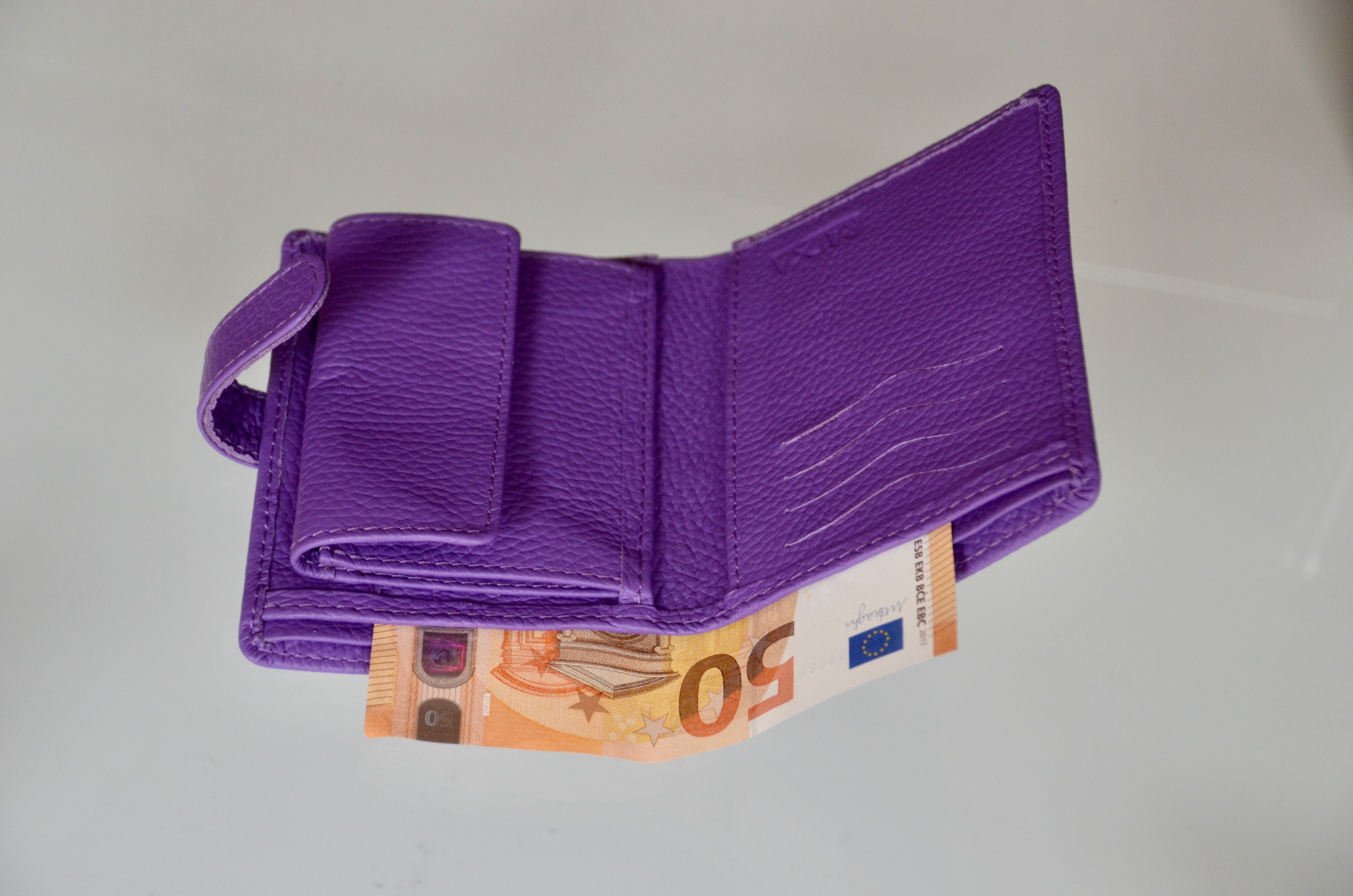 Handmade Women's Leather Wallet – Compact Bifold Design with Snap Closure, Elegant & Functional - Radka Sillerova Atelier 